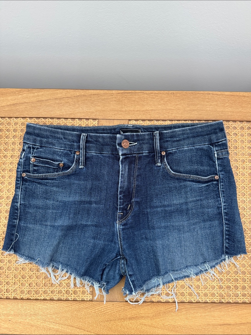 Mother Dark Blue Denim Cutoff Shorts “the looker” color:here kitty,kitty size 28